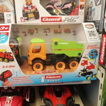 RC Fahrzeuge bei Spielwaren Bannert in Wien