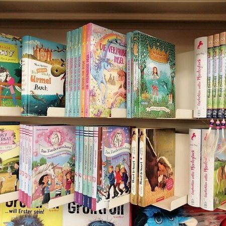 Kinderbücher bei Spielwaren Bannert in Wien